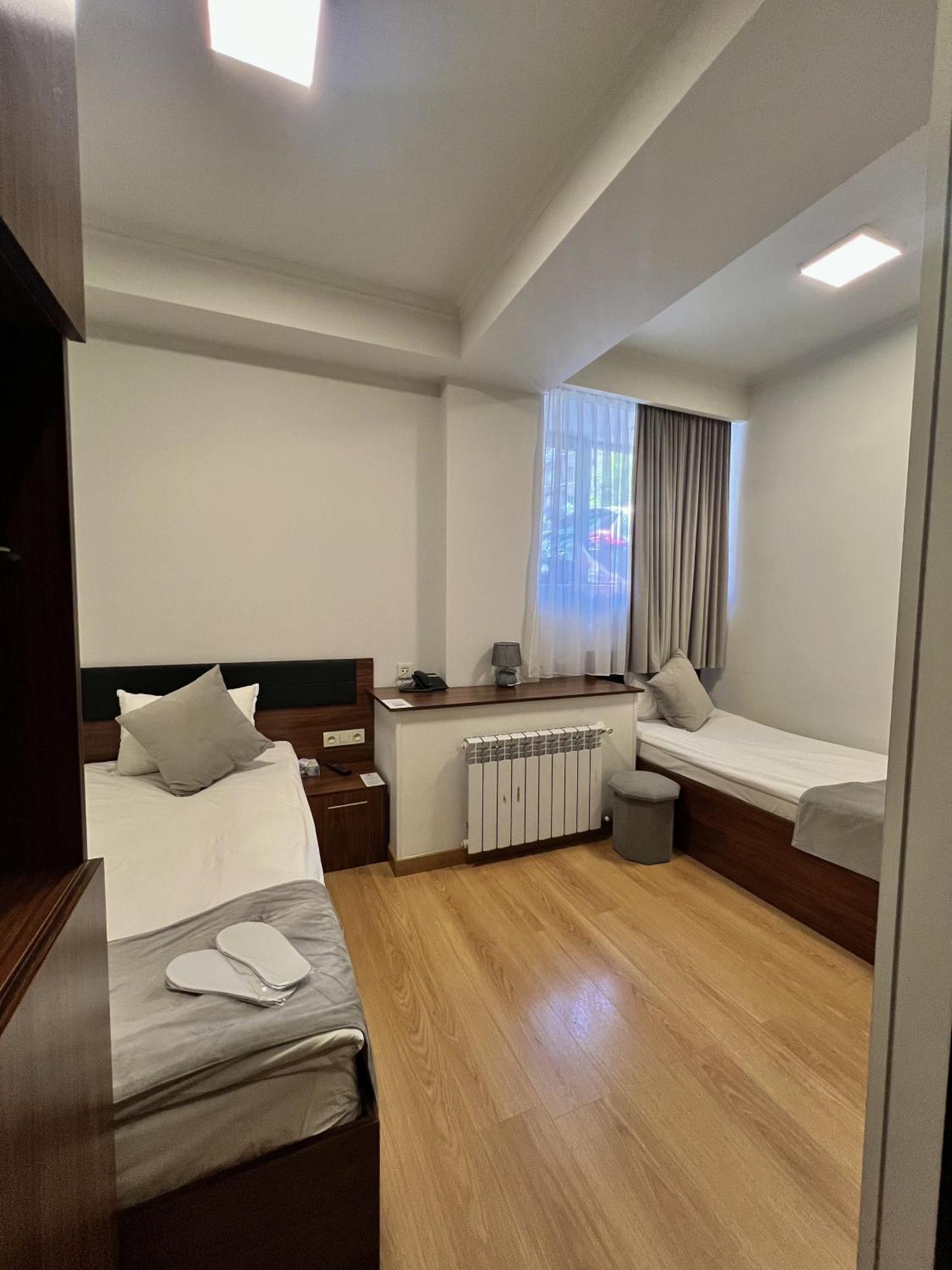 Mashtots Hotel Erévan Extérieur photo