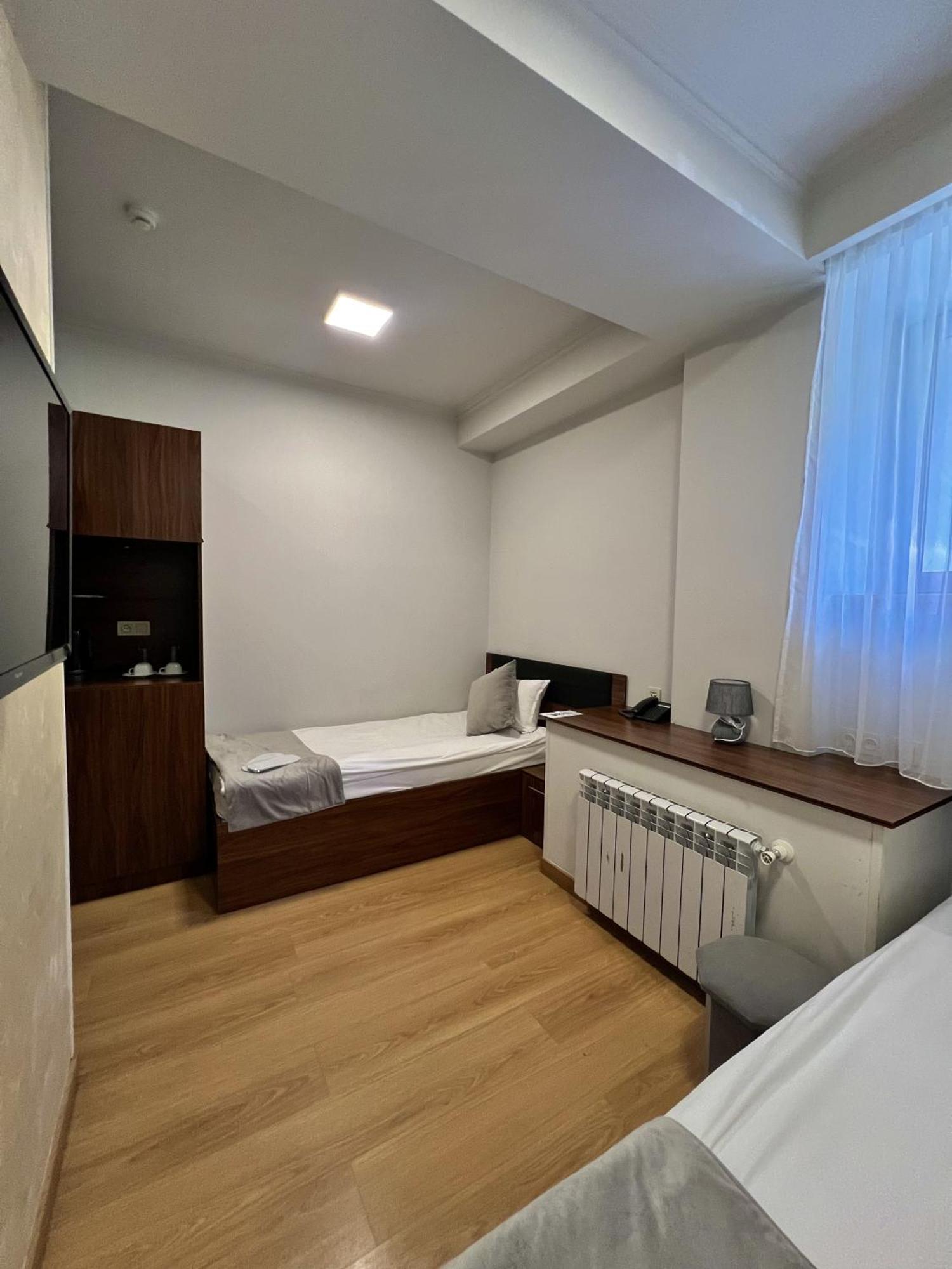 Mashtots Hotel Erévan Extérieur photo