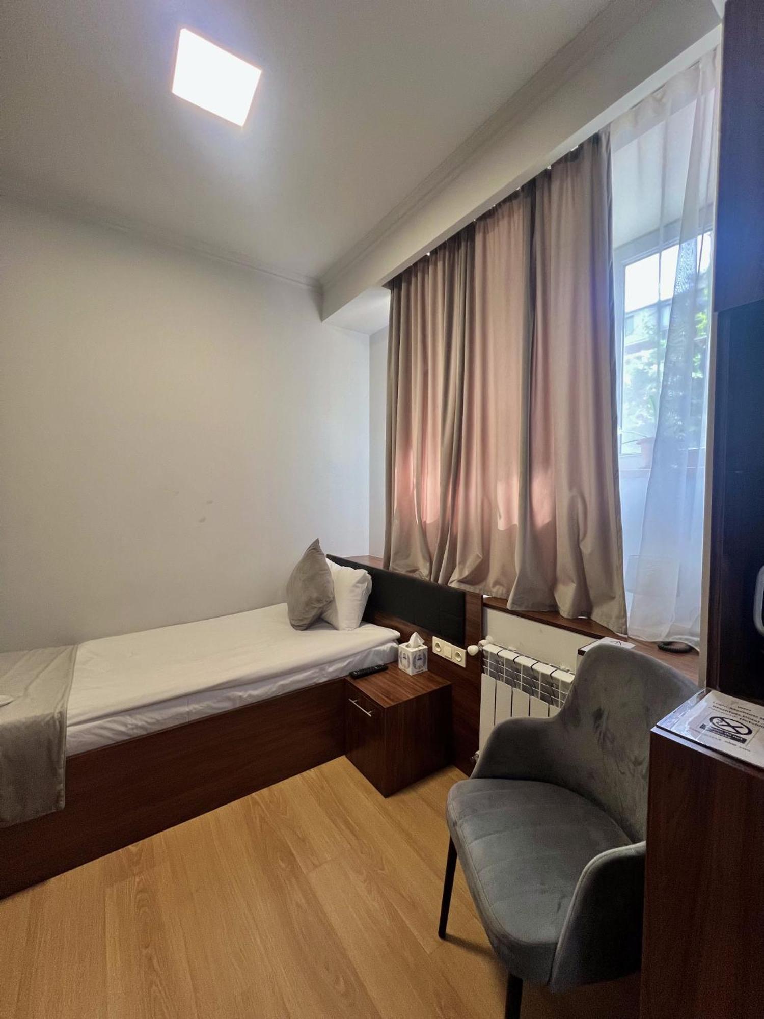 Mashtots Hotel Erévan Extérieur photo