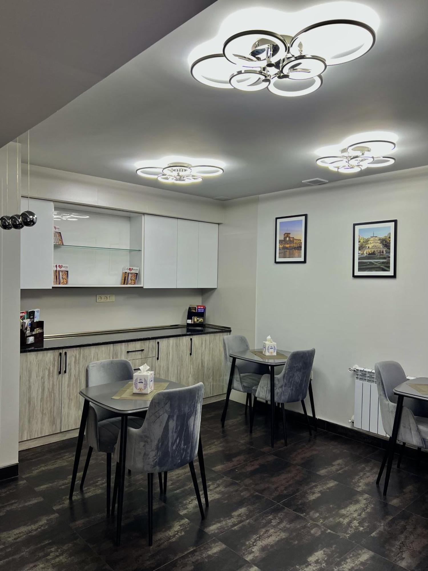 Mashtots Hotel Erévan Extérieur photo