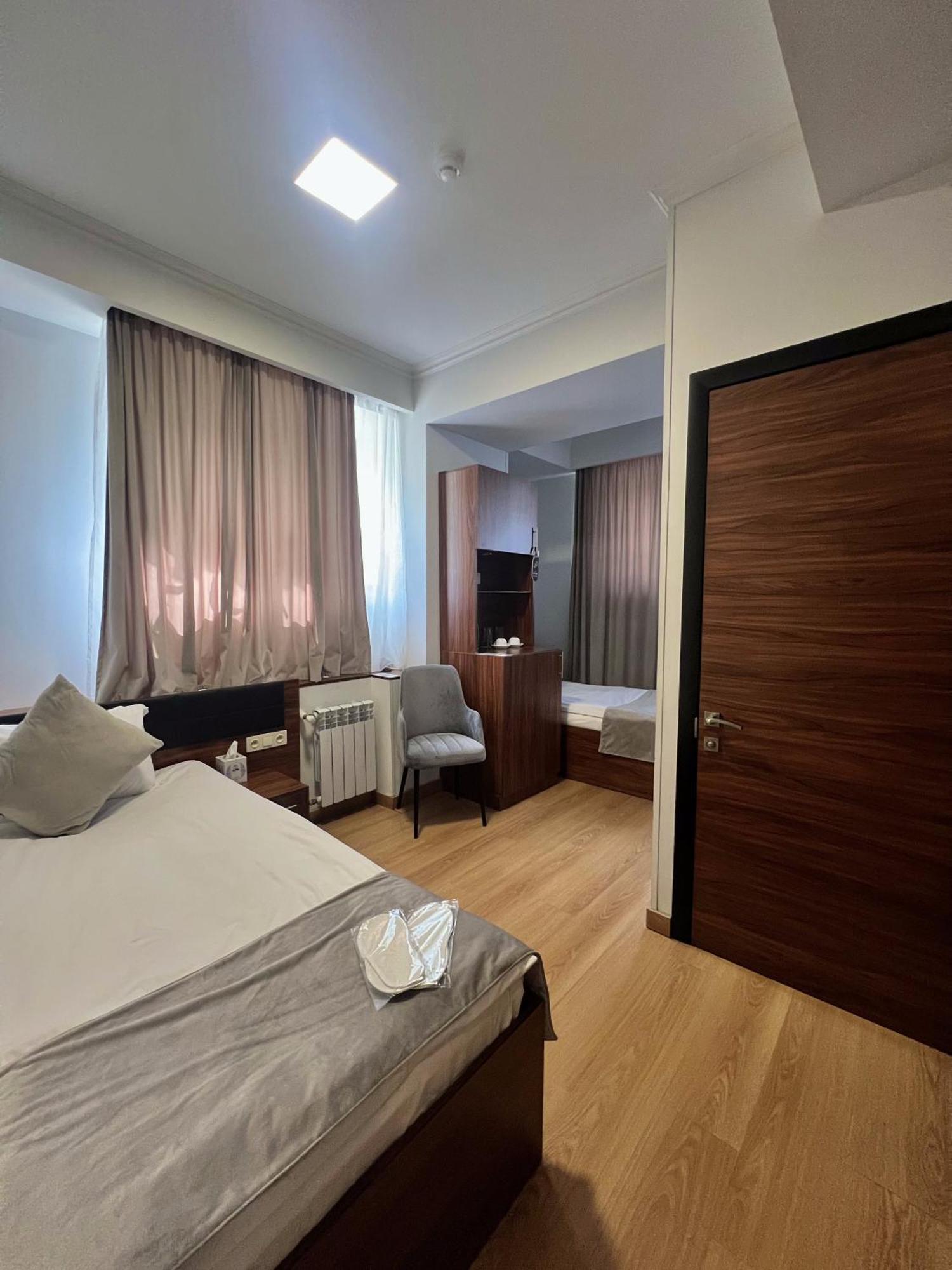 Mashtots Hotel Erévan Extérieur photo