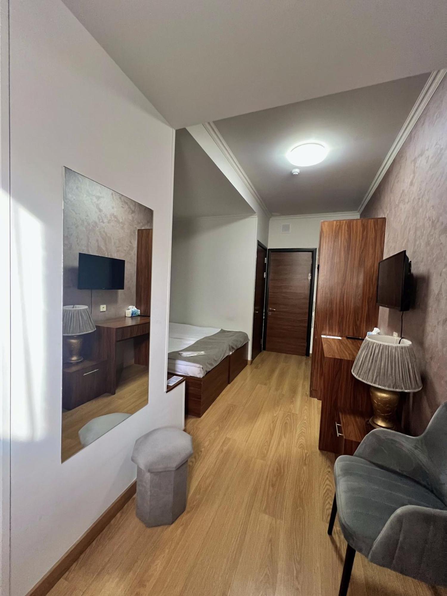 Mashtots Hotel Erévan Extérieur photo